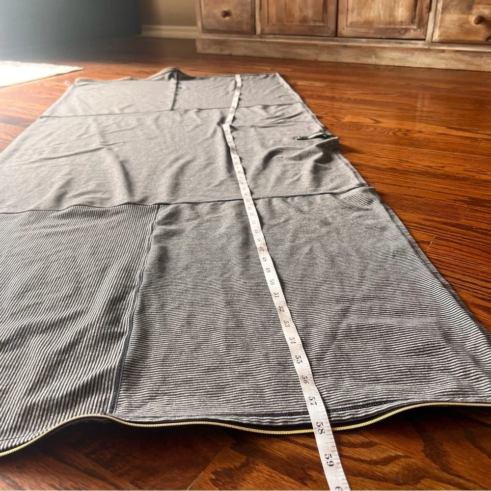 Lululemon Vinyasa Wrap Zip Neck Scarf black/gray/white with gold zipper